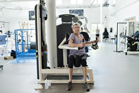 Kvinde i motionscenter