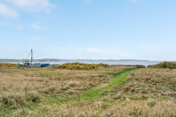 Ved vandet tæt på sommerhuset på Mols.