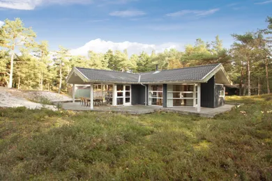 Sommerhuset i Dueodde set udefra.