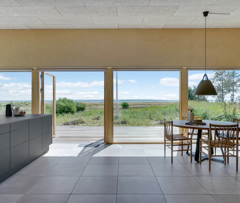 Spisestuen i sommerhuset i Thy.